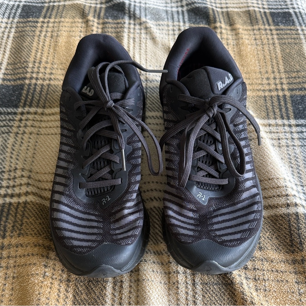 RAD R1 running shoes